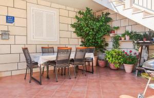 Stunning Apartment In Pucisca With Wifi