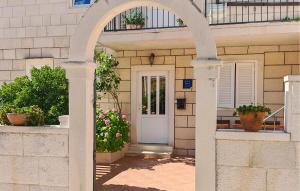 Stunning Apartment In Pucisca With Wifi