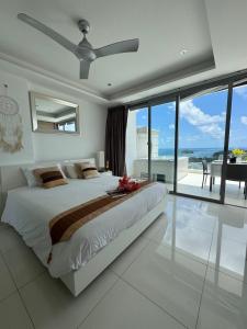Epic Sea View, Outdoor Jacuzzi & Best Sunsets