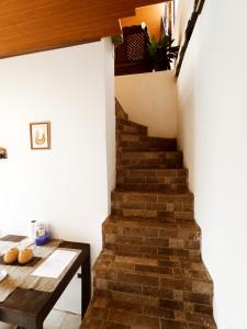 Departamento Dúplex Estilo Rústico con Balcón
