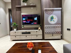 CozyVibe ! Warm & Private Luxury 2BHK at The Prism