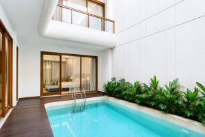 New! 4BR Pool Villa Berawa - Walk to Atlas&Finns!
