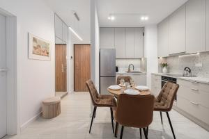 Lumina 2 rooms apart with balcony I Warsaw center