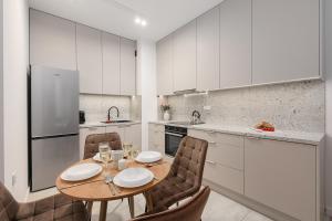 Lumina I 2-room Apart with Balcony I AC I Coffee Maker I Center of Warsaw