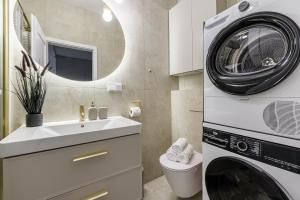 Lumina I 2-room Apart with Balcony I AC I Coffee Maker I Center of Warsaw