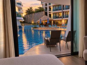 Premier Pool Access Residence, Tri Trang beach