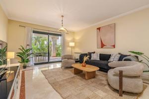 5 min to Banus, Pools, Hot Tub, Parking