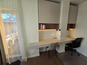 Panoramic balcony 3BD apt with king bed