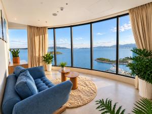 The Paramount Oceanfront Apartments by San Luxury