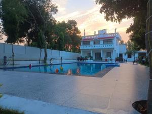 Paradise Gomti Pool - Private Luxury Resort