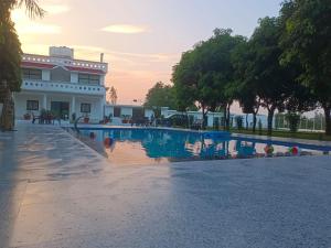 Paradise Gomti Pool - Private Luxury Resort