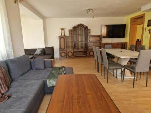 High Tatras Family Mansion with Sauna, Jacuzzi & Gym