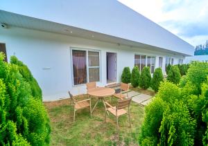 Grand Seyon Green Hills Ooty by VOYE HOMES