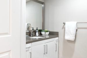 Modern 2 bd apartment in SM