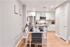Modern 2 bd apartment in SM