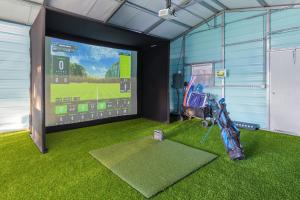 Sleeps 16 Golf Simulator Pickleball Pool Spa