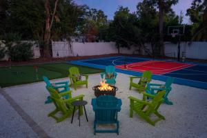 Sleeps 16 Golf Simulator Pickleball Pool Spa