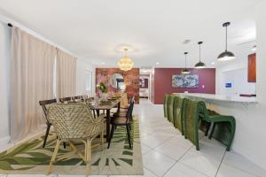 Sleeps 16 Golf Simulator Pickleball Pool Spa