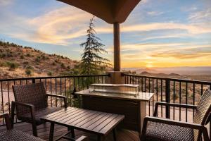 60-Acre Stargazer Estate Pool Saunas & Games