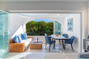 Miraflores Apartment with Year-Round Pool near Marbella