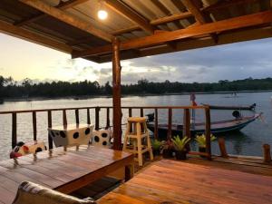 บ้านริมเล โฮมสเตย์ป้าตา Grandma Tas Seaside Homestay