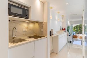 Miraflores Apartment with Year-Round Pool near Marbella