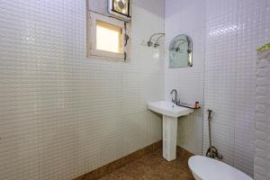 The Luxe Stay Expressway Studio - Near Yashobhoomi & IGI Airport