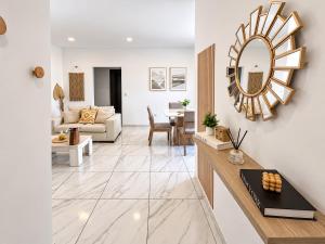 Corporate hub, close to shopping