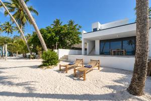 Beachfront Massee Villa - Private Pool- ZanzibarHouses