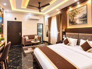 Hotel The Prem SR Near Vishwanath Temple # Resturent and Wifi - Maulvibagh Varansi