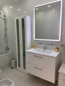 Vilamoura marina retreat top floor apartment