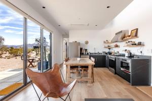 LunaWood House 2 Bed 2 Bath Modern Desert Oasis!