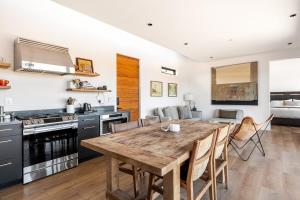 LunaWood House 2 Bed 2 Bath Modern Desert Oasis!