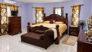 Montego Bay 3-Bed Home Sleeps 6 Parking & Garden