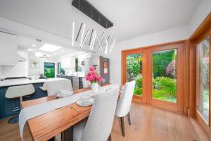 Cozy For 2-Bedroom House in North Vancouver