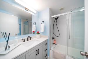 Cozy For 2-Bedroom House in North Vancouver