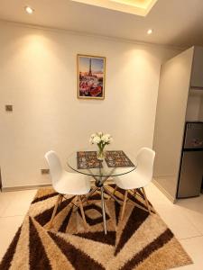 Golden Glow Two-Bedroom Apartment in Westlands with Gym & Free Parking