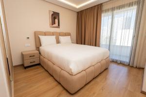 Spacious 120m High-Standing 3-Bedroom Apartment with Large Terrace and two bathrooms and fully equiped kitchen, located near the TGV station and beachside