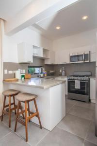 Stylish New 2-Bedroom Apartment with Pools & Gym
