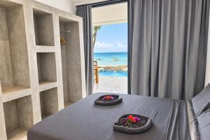Beachfront Pomboo Villa - Private Pool - ZanzibarHouses