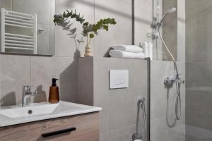 PJ Zeas Crown Penthouse