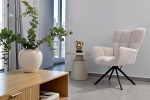 PJ Zeas Crown Penthouse