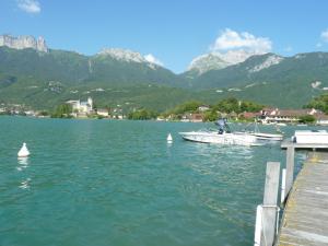 Appartements la baie des voiles ,vue lac d'Annecy ,plage privee : photos des chambres