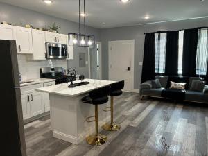 Experience Philadelphia 3-bedroom apartment oasis