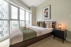 Family Haven by Rogers Centre Parking Sleeps 8