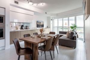 Family Haven by Rogers Centre Parking Sleeps 8