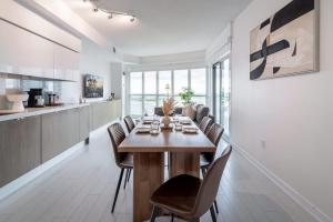 Family Haven by Rogers Centre Parking Sleeps 8