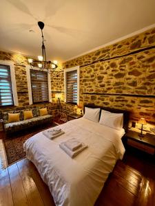 Nikolas Premium Stone Manor