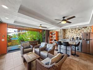 Curiels Retreat 2BR, Private Terrace, Heated Pool, Walk to Malecón & Beach