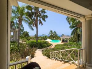 House with a Caribbean Sea